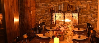 Cabin, hot tub, High Speed Internet, fire pit, resort, hiking, boating,spa,golf