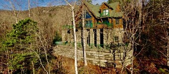 Cabin, hot tub, High Speed Internet, fire pit, resort, hiking, boating,spa,golf