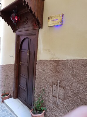 Entrada al alojamiento