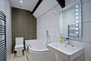 Bathtub, hair dryer, towels - The Barn, 21 At The Beach -  Beach view, parking, wi-fi (Torcross)