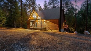 A log cabin with a triangular roof, a front porch, and a gravel driveway. - Easy Living -Mountain Setting w/ Pool Table & Private Hot Tub🎱🌲♨️ (Broken Bow)
