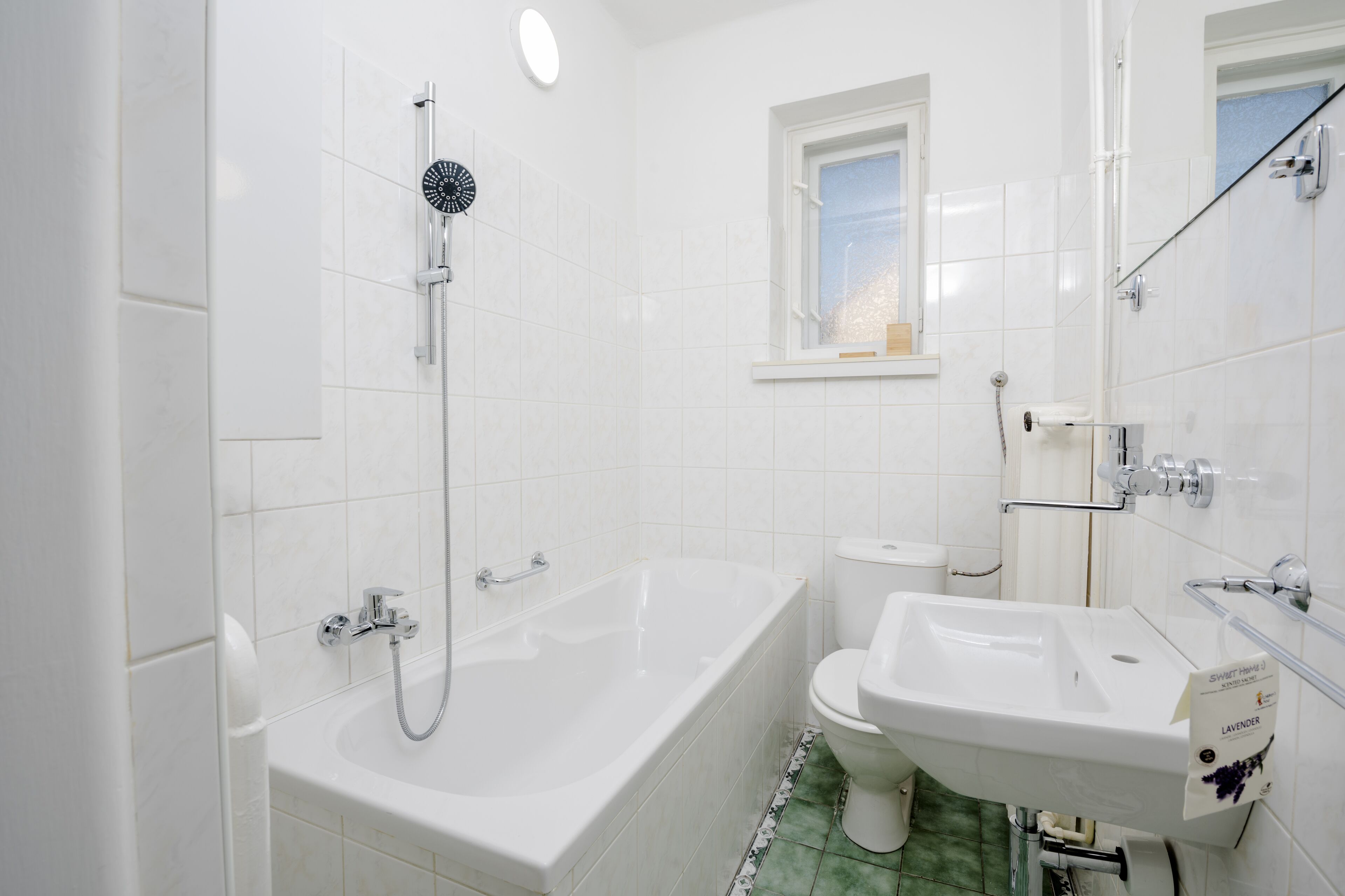 Badkar/dusch, handdukar, tvål och schampo