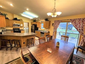 Full-size fridge, microwave, oven, stovetop