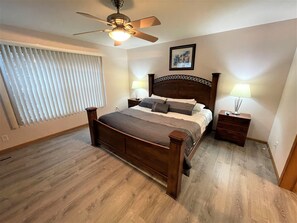 5 bedrooms, iron/ironing board, WiFi, bed sheets