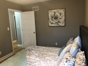 4 bedrooms, desk, iron/ironing board, free WiFi