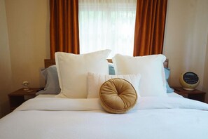 Bureau, fer et planche à repasser, Wi-Fi gratuit, draps fournis