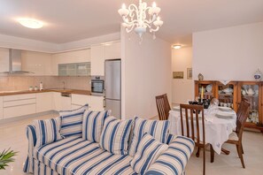 Interior - Panoramic Sea View Villa-Pool & BBQ – Seafront Villa in the Heart of Jelsa, Hvar (Jelsa)