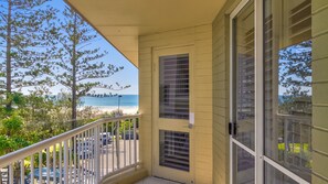 Property grounds - Beach Pines 5 - Fully Renovated North Kirra Beachfront - Min. 3 Night Stays (Bilinga)