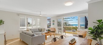 Beach Pines 5 - Fully Renovated North Kirra Beachfront - Min. 3 Night Stays