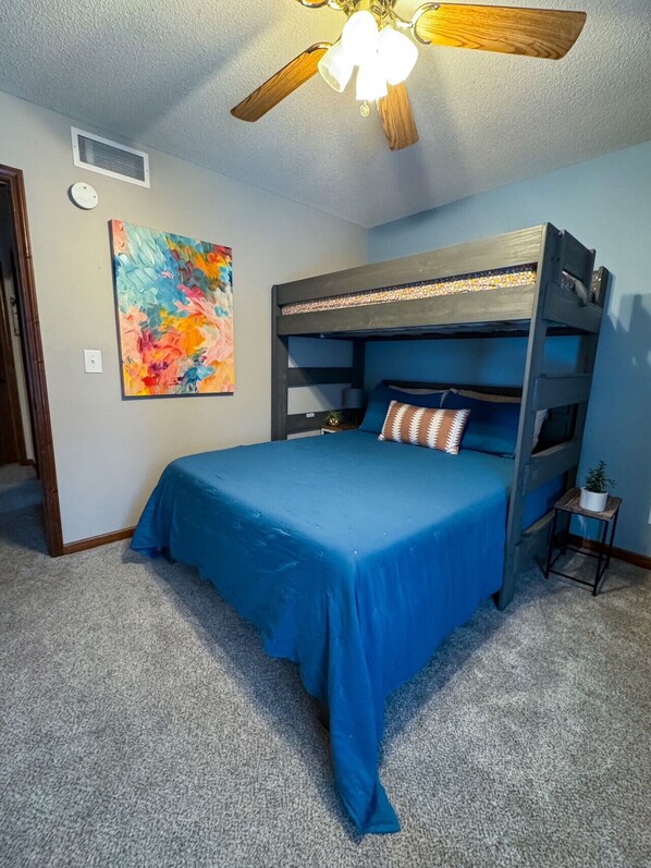 5 bedrooms, desk, iron/ironing board, travel crib
