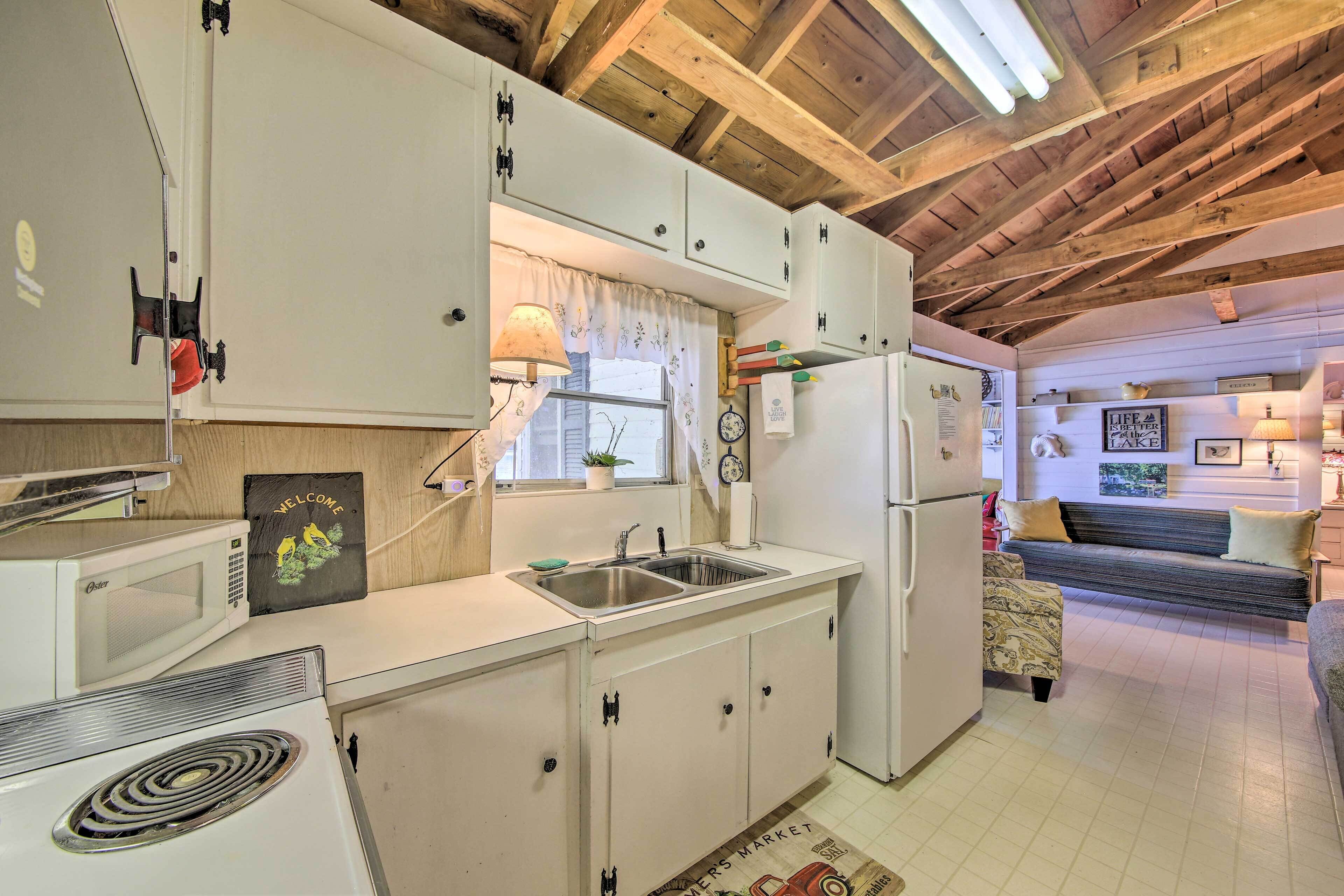 Fridge, microwave, stovetop, coffee/tea maker