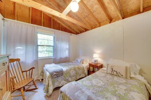 2 bedrooms, iron/ironing board, internet, bed sheets - Rustic Retreat Across from Lake; Family Friendly! (Union)