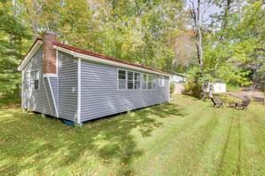 Exterior - Rustic Retreat Across from Lake; Family Friendly! (Union)