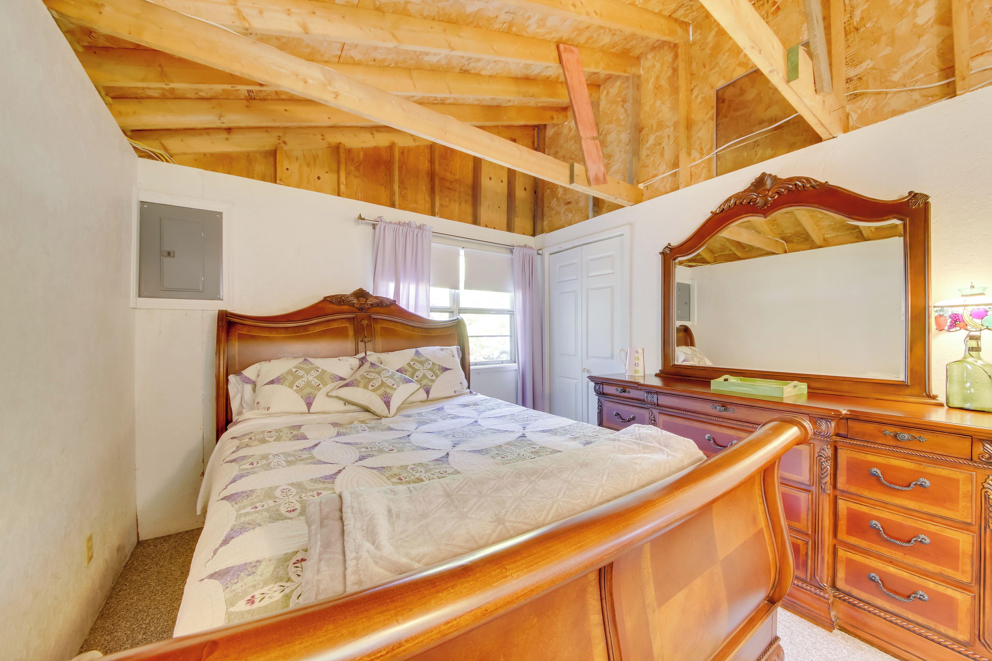 2 bedrooms, iron/ironing board, Internet, bed sheets