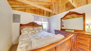 2 bedrooms, iron/ironing board, Internet, bed sheets
