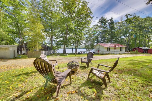 Rustic Retreat Across from Lake; Family Friendly!