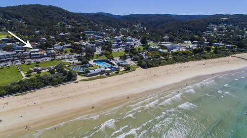 Joy Apartment 2 - Brand New Beachfront Apartment, Views, Linen, WIFI and More