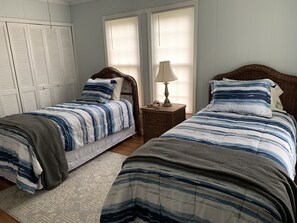 3 chambres, fer et planche à repasser, Wi-Fi, draps fournis