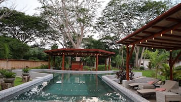 2 outdoor pools, sun loungers