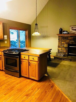 Fridge, microwave, oven, stovetop - Leelanau Therapy-Hot Tub, Jetted Tub, Fireplace (Traverse City)