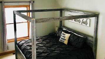 3 bedrooms, iron/ironing board, travel crib, free WiFi