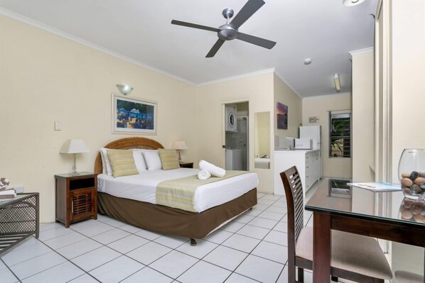 1 chambre, fer et planche à repasser, Wi-Fi gratuit, draps fournis