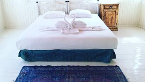 Quadruple Room, Shared Bathroom | Desk, laptop workspace, blackout drapes, iron/ironing board - Atilla Bey Konagi (Ayvalik)