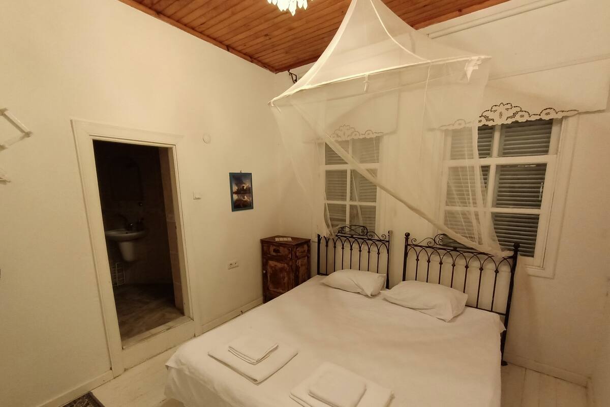 Double Room | Desk, laptop workspace, blackout drapes, iron/ironing board