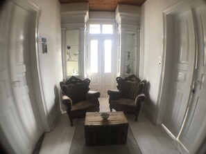 家庭房, 私人浴室 | 起居区 | 液晶电视