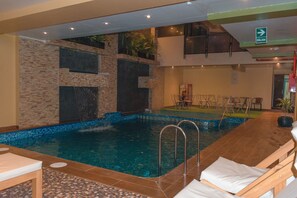 Una piscina techada