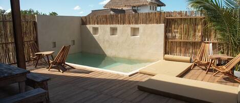 حمّام سباحة خارجي