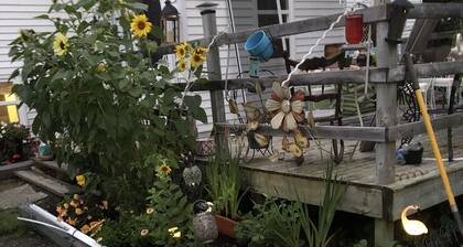 Beautiful Large Private Suite Newly Renovated -Rural Pet Friendly