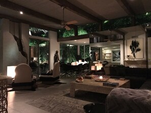 Interior - Exquisite Midcentury Retreat (Los Angeles)