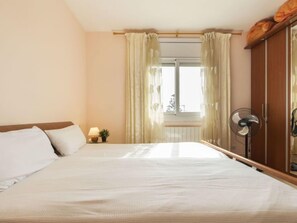 2 chambres, fer et planche à repasser, accès à Internet