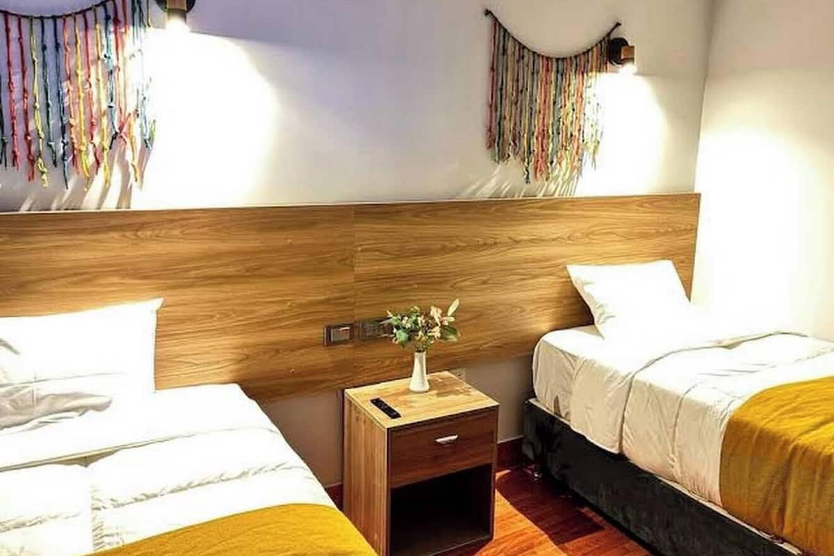 Chambre Quadruple Standard, salle de bains privée | Couette en duvet d'oie, Wi-Fi gratuit