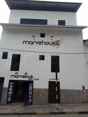 Fachada de la propiedad