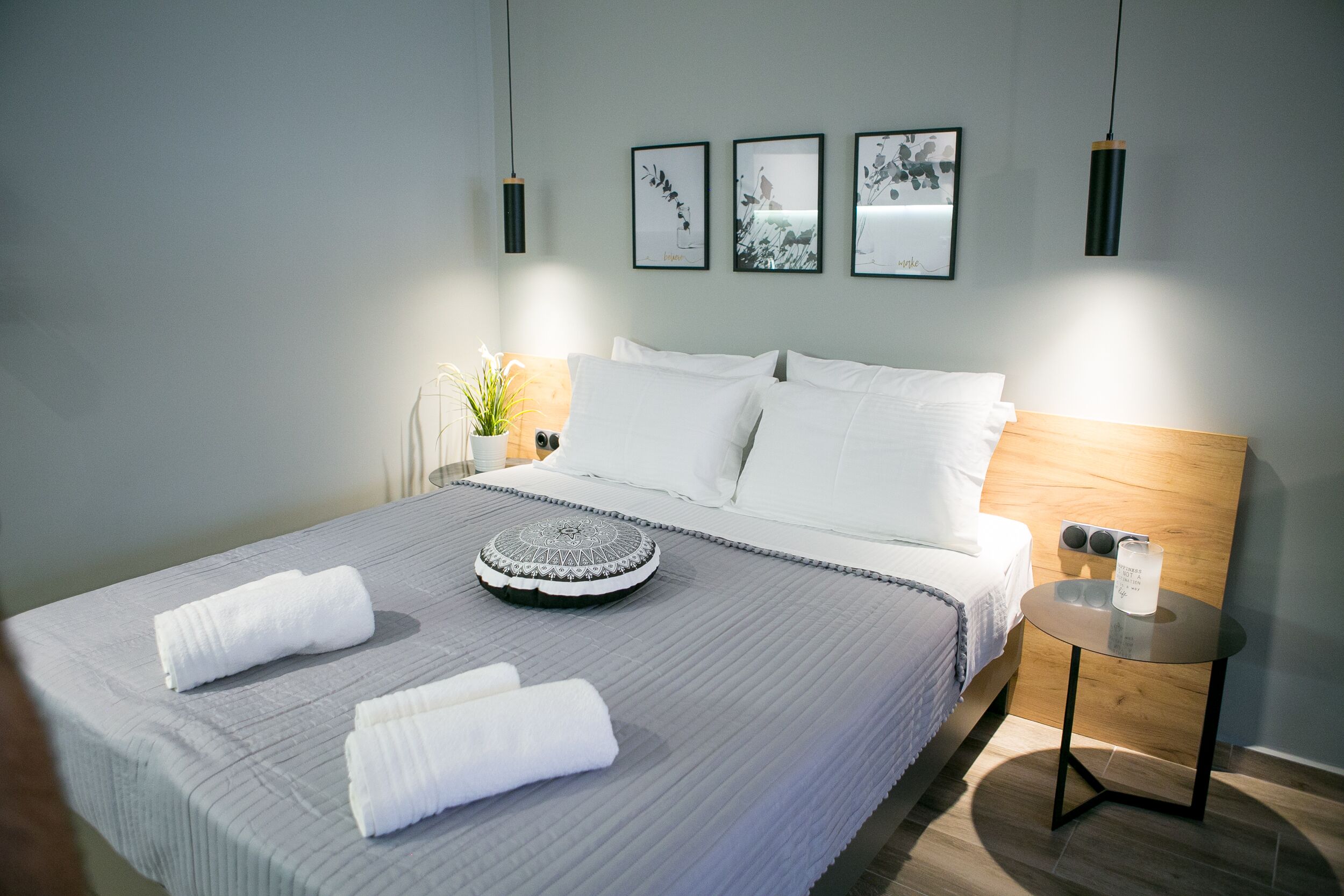 1 غرفة نوم وخزنة داخل الغرفة ومكواة/لوح كي وسرير سفر