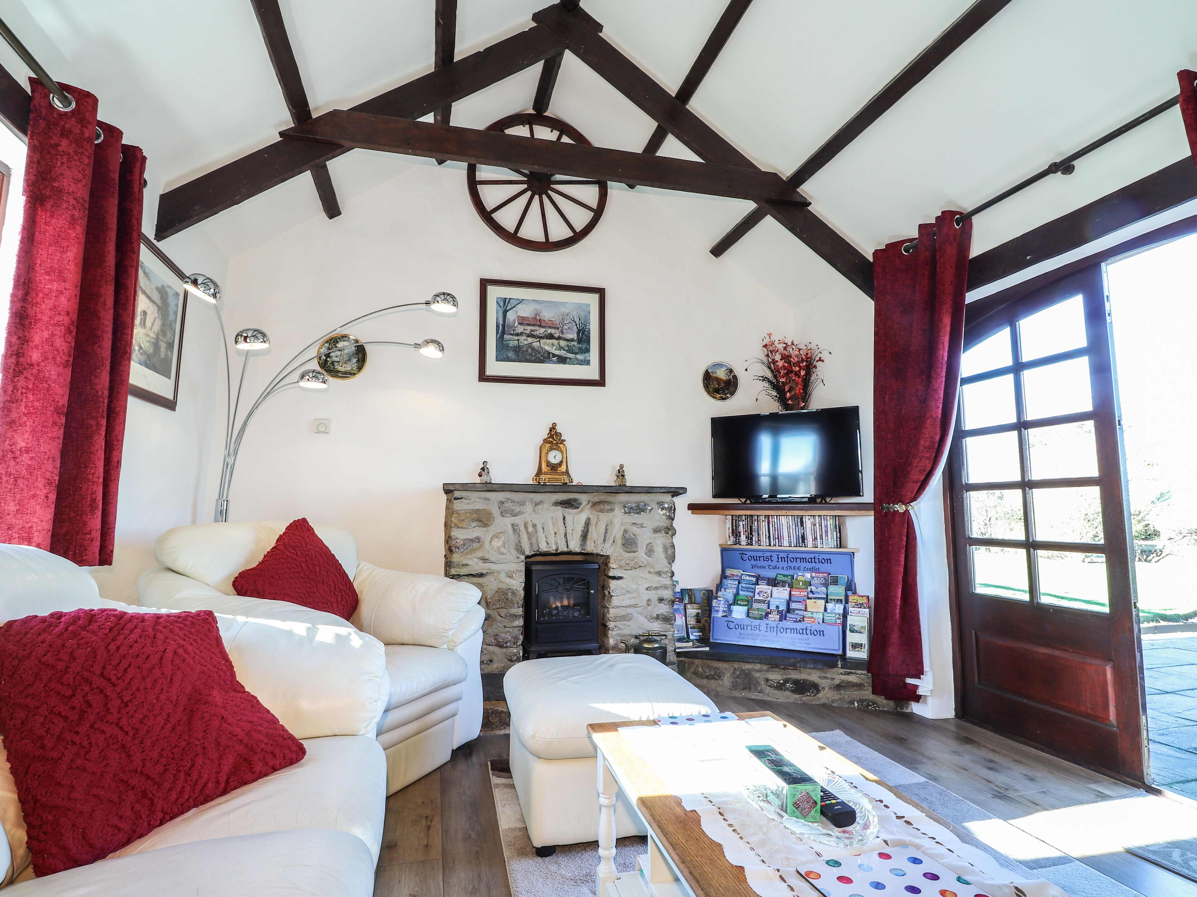Y Stabl, Romantic, With Hot Tub In Fishguard - Fishguard