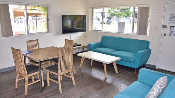 المنشأة من الداخل