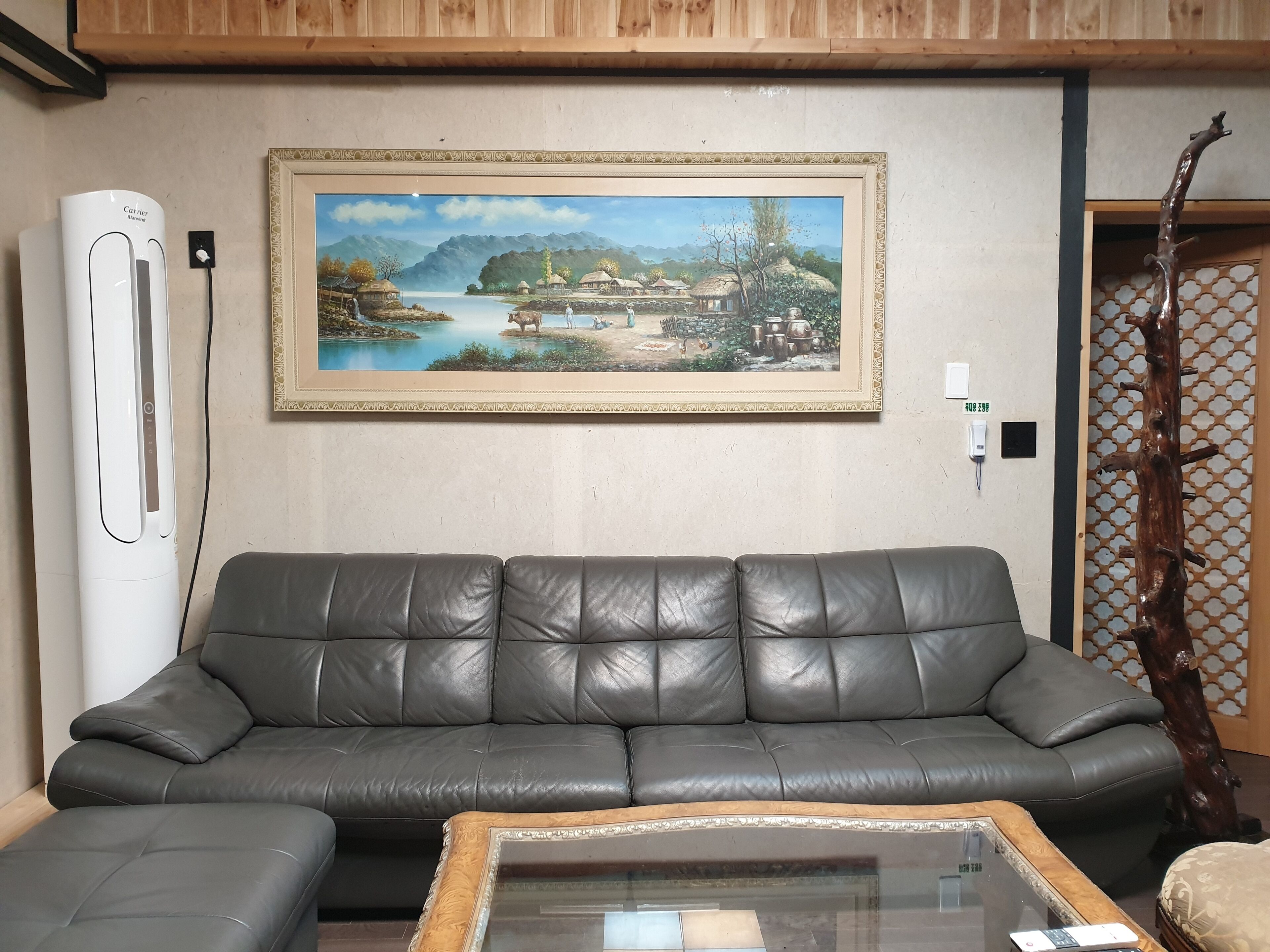 premier room | living room | flat-screen tv