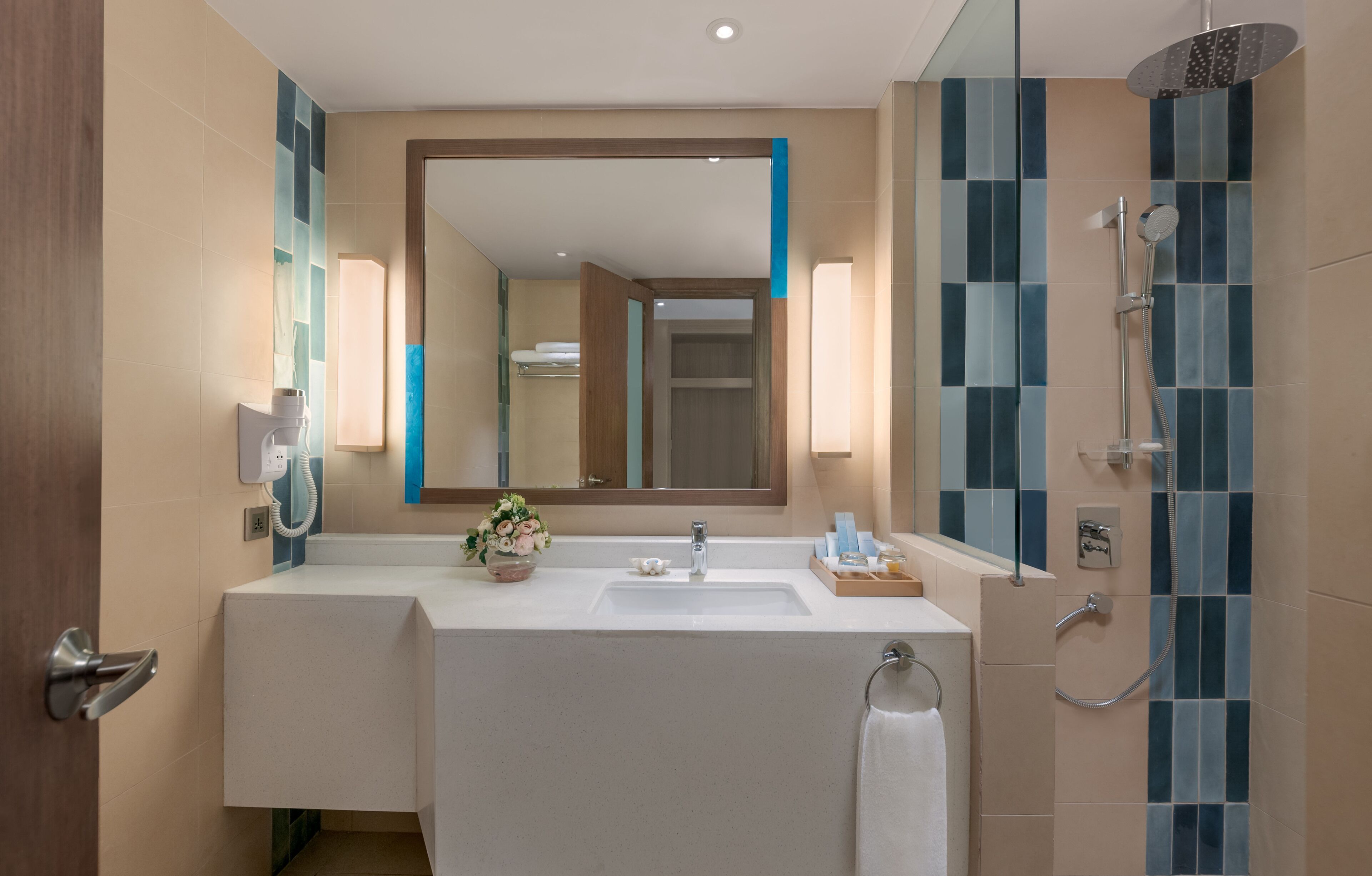 Buồng tắm vòi sen, vòi sen phun mưa, đồ dùng nhà tắm miễn phí 