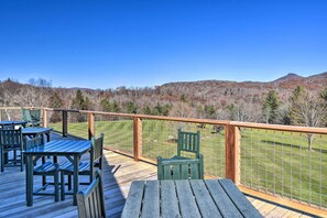 Outdoor dining - Steps to Ski Resort: Sugar Mountain Condo! (Sugar Mountain)