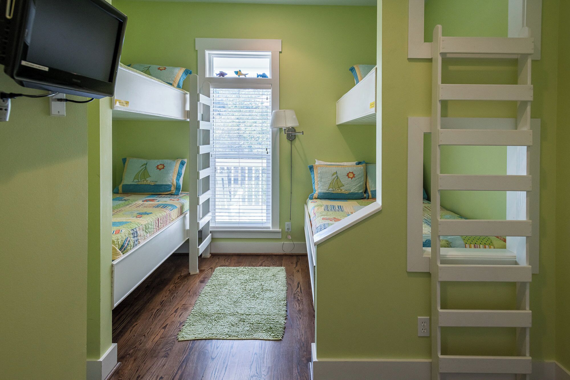 4 bedrooms, desk, iron/ironing board, travel crib
