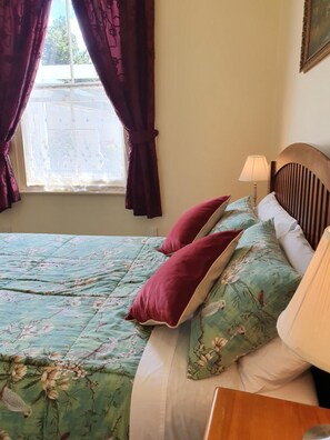 1 bedroom, blackout drapes, iron/ironing board, free WiFi