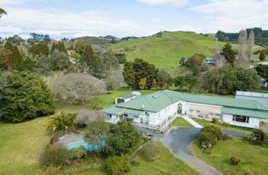 Property grounds - Poripori Homestead (Lower Kaimai)