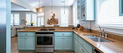 Coffee/tea maker, fridge, microwave, oven