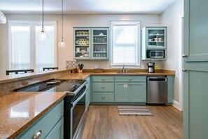 茶具/咖啡用具、冰箱、微波炉、 烤箱