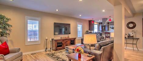 Télévision, cheminée, lecteur de DVD