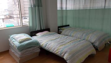 Twin Room | Desk, free WiFi