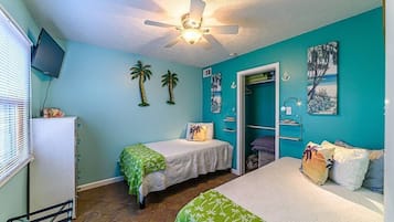 2 bedrooms, iron/ironing board, WiFi, bed sheets
